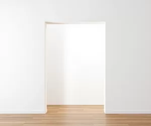Jaki otwór pod drzwi 60